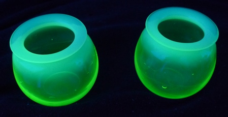 uv-reactive leech pots